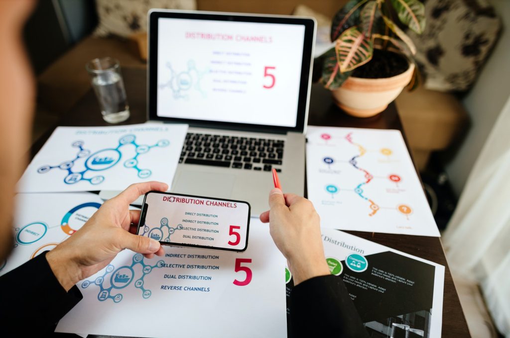 marketing product manager holding marketing promotion plan rhlcu1fhvglh9fv66a125fmjvvmxt3jc82giuejlow